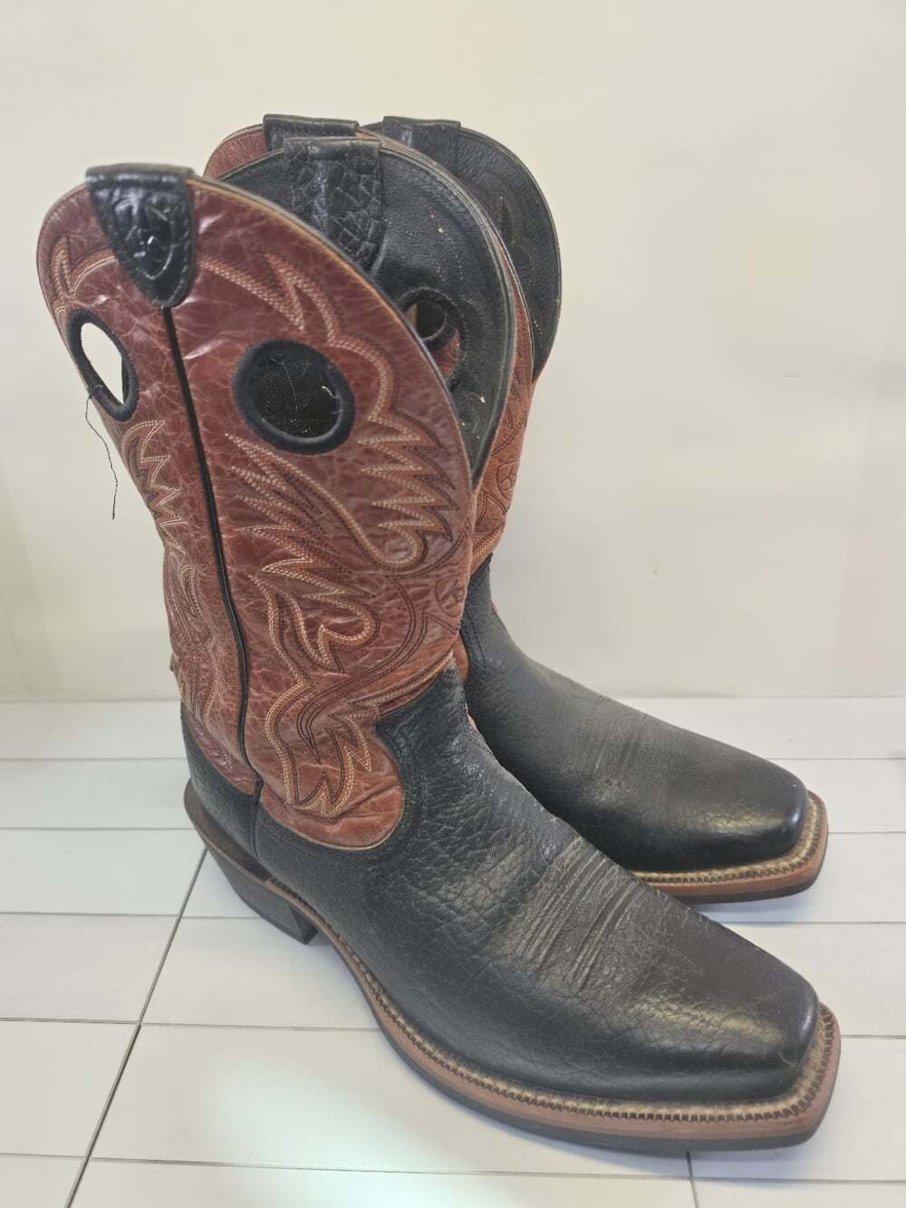Ariat Round Up Wide Square Toe Roughstock Country Western Boot, 10D Sample